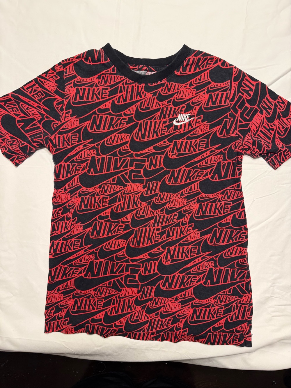 Nike Kids' Red & Black Logo Graphic T-Shirt XL youth 1092